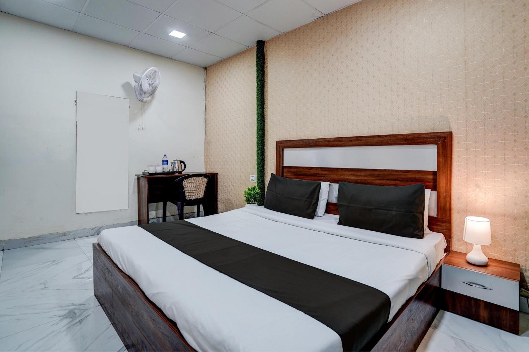 OYO 90525 Hotel Blackberry Faridabad Exterior foto