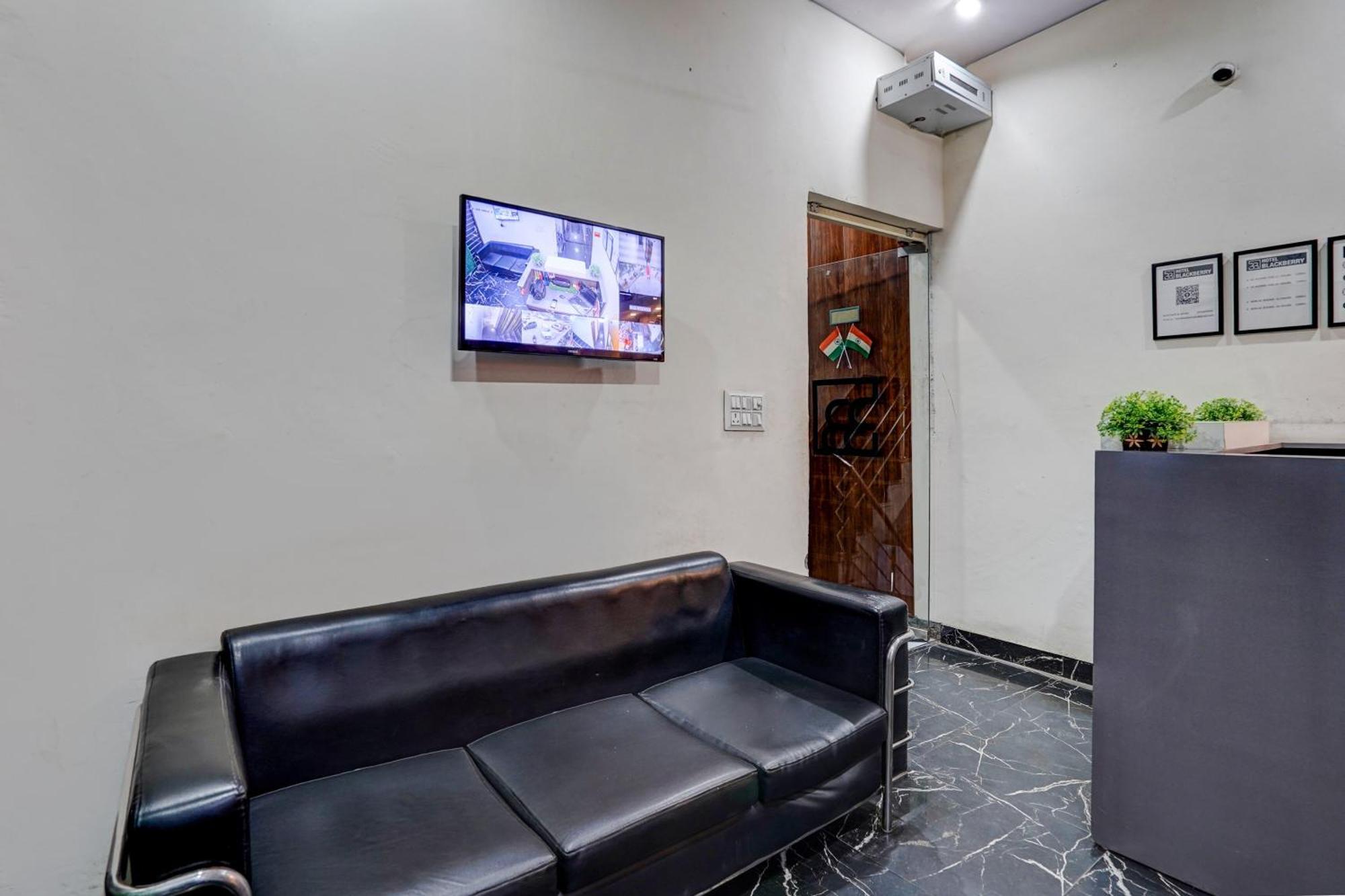 OYO 90525 Hotel Blackberry Faridabad Exterior foto